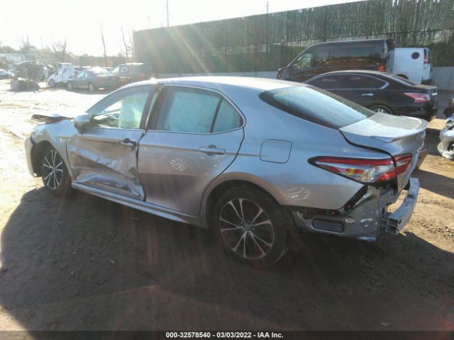 Photo 2 VIN: 4T1B11HK7JU016610 - TOYOTA CAMRY 