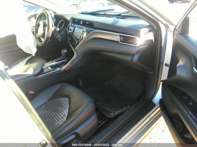 Photo 4 VIN: 4T1B11HK7JU016610 - TOYOTA CAMRY 