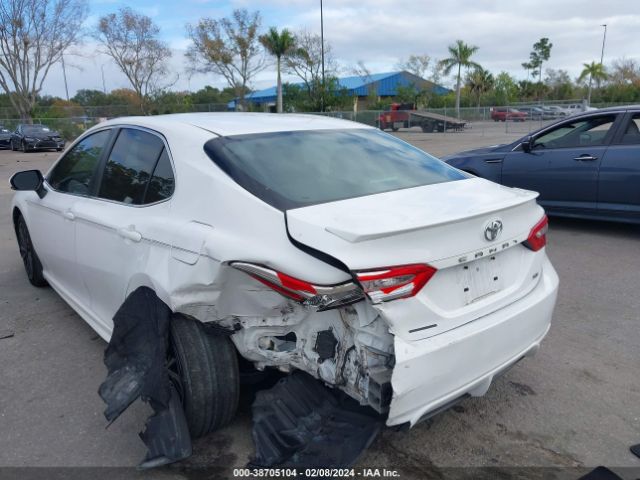 Photo 2 VIN: 4T1B11HK7JU016896 - TOYOTA CAMRY 