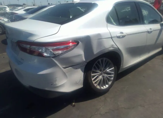 Photo 5 VIN: 4T1B11HK7JU033441 - TOYOTA CAMRY 