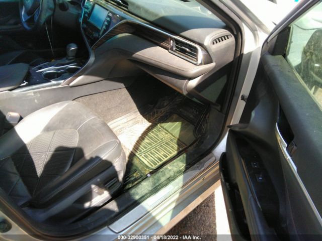 Photo 4 VIN: 4T1B11HK7JU040700 - TOYOTA CAMRY 