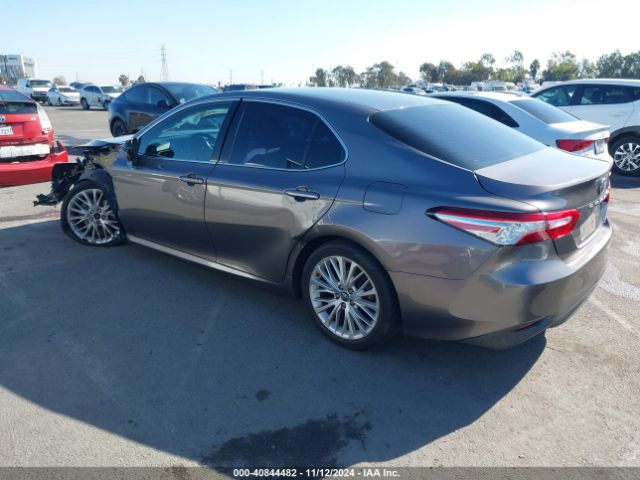 Photo 2 VIN: 4T1B11HK7JU047050 - TOYOTA CAMRY 