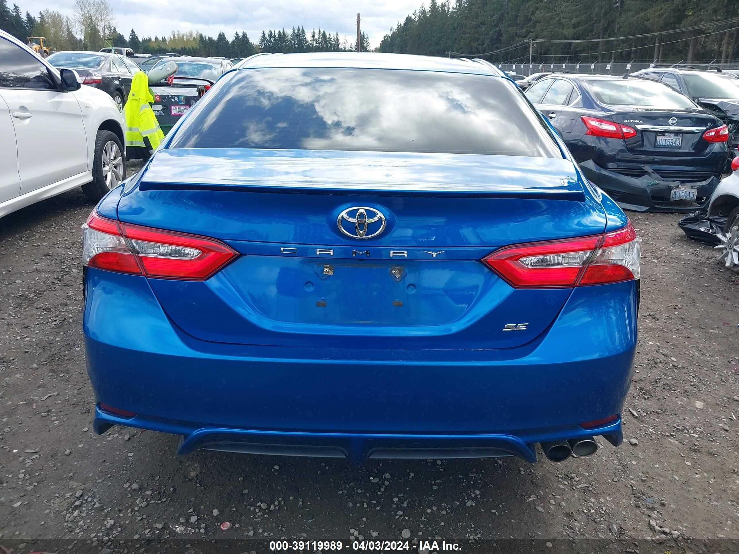 Photo 15 VIN: 4T1B11HK7JU067170 - TOYOTA CAMRY 