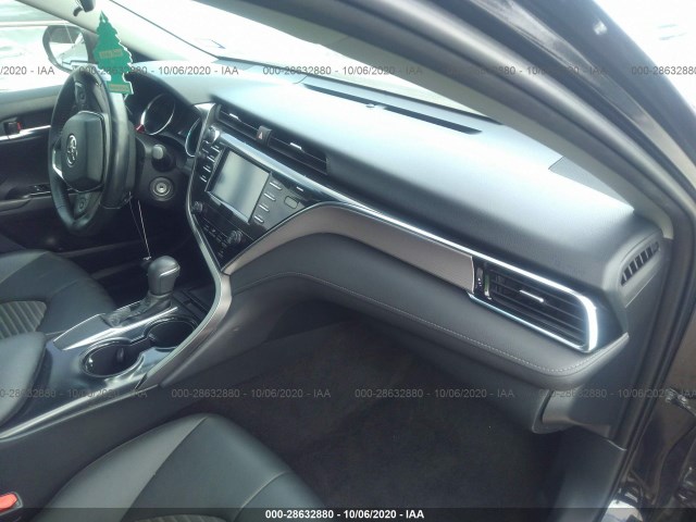 Photo 4 VIN: 4T1B11HK7JU067492 - TOYOTA CAMRY 