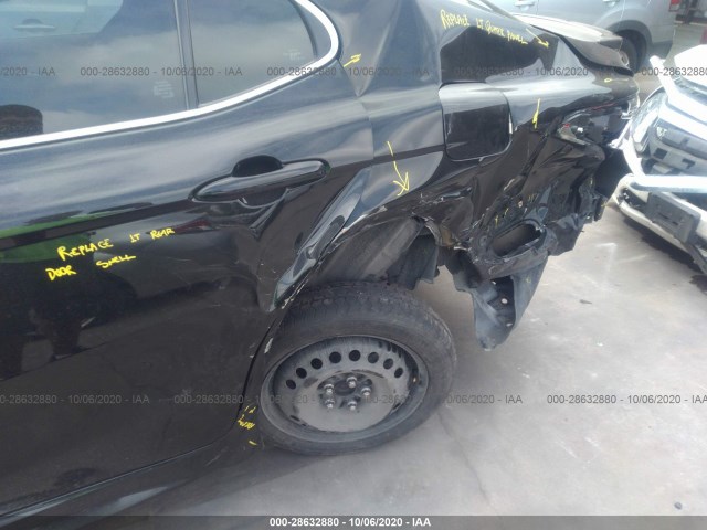 Photo 5 VIN: 4T1B11HK7JU067492 - TOYOTA CAMRY 