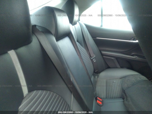 Photo 7 VIN: 4T1B11HK7JU067492 - TOYOTA CAMRY 