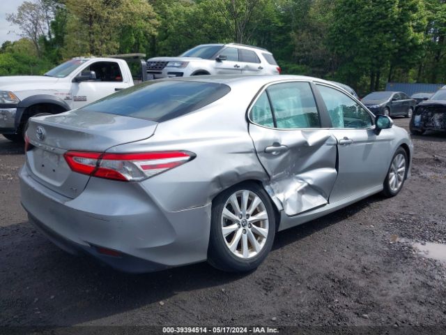 Photo 5 VIN: 4T1B11HK7JU081103 - TOYOTA CAMRY 