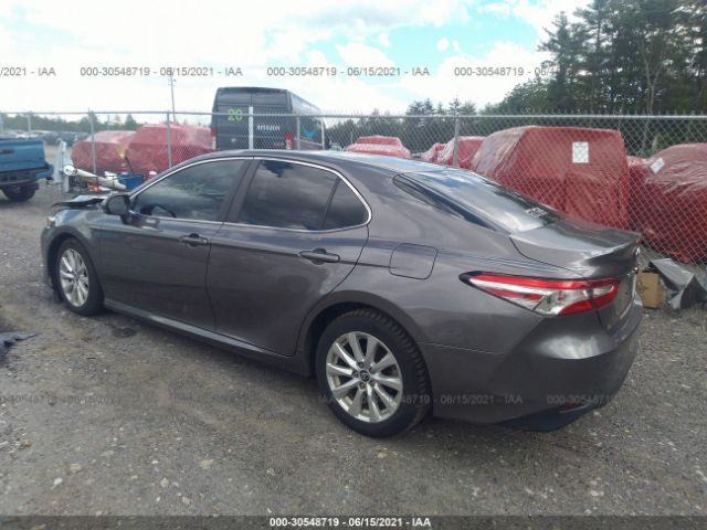 Photo 2 VIN: 4T1B11HK7JU082915 - TOYOTA CAMRY 