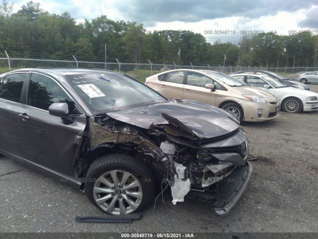 Photo 5 VIN: 4T1B11HK7JU082915 - TOYOTA CAMRY 