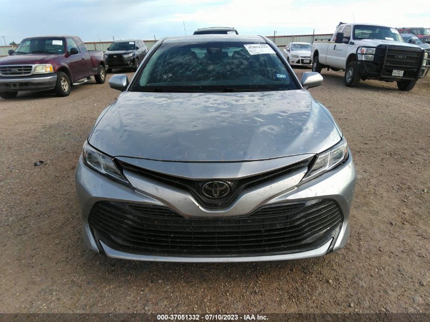 Photo 11 VIN: 4T1B11HK7JU092621 - TOYOTA CAMRY 