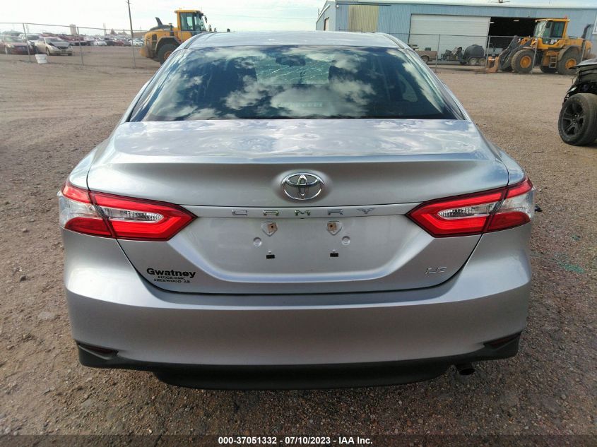 Photo 15 VIN: 4T1B11HK7JU092621 - TOYOTA CAMRY 