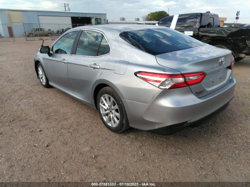 Photo 2 VIN: 4T1B11HK7JU092621 - TOYOTA CAMRY 