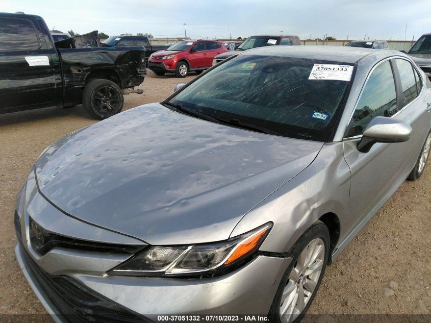 Photo 5 VIN: 4T1B11HK7JU092621 - TOYOTA CAMRY 