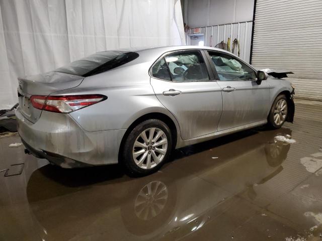 Photo 2 VIN: 4T1B11HK7JU097754 - TOYOTA CAMRY L 