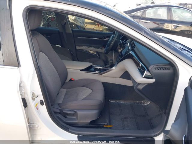 Photo 4 VIN: 4T1B11HK7JU097995 - TOYOTA CAMRY 