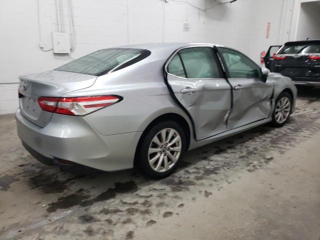 Photo 2 VIN: 4T1B11HK7JU115086 - TOYOTA CAMRY L 