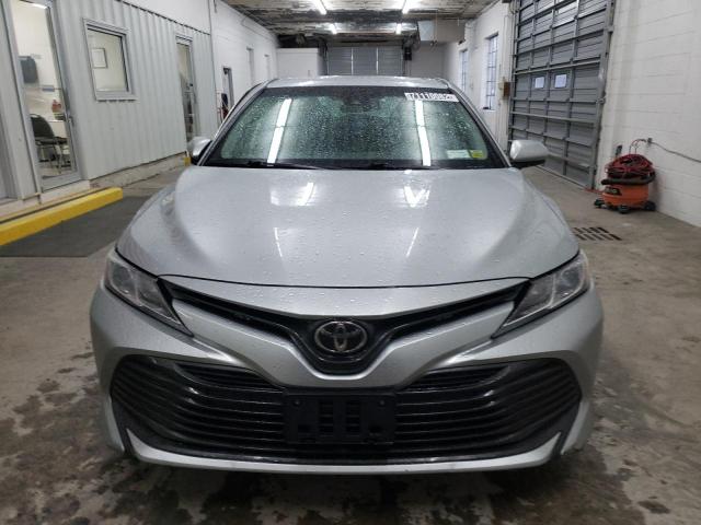 Photo 4 VIN: 4T1B11HK7JU115086 - TOYOTA CAMRY L 