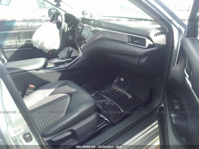 Photo 4 VIN: 4T1B11HK7JU127190 - TOYOTA CAMRY 