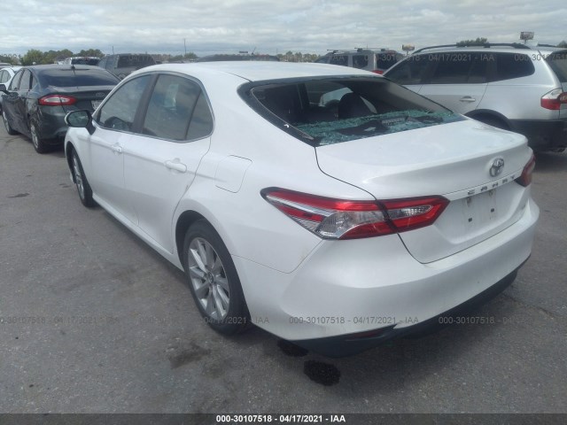 Photo 2 VIN: 4T1B11HK7JU132776 - TOYOTA CAMRY 