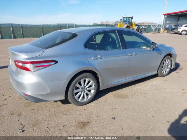 Photo 3 VIN: 4T1B11HK7JU138268 - TOYOTA CAMRY 