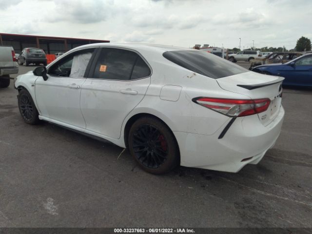 Photo 2 VIN: 4T1B11HK7JU145589 - TOYOTA CAMRY 