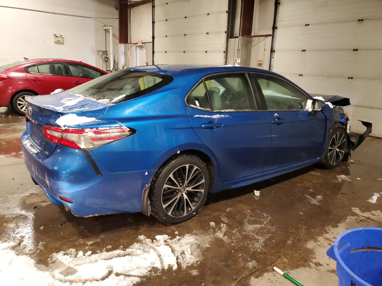 Photo 2 VIN: 4T1B11HK7JU152929 - TOYOTA CAMRY 