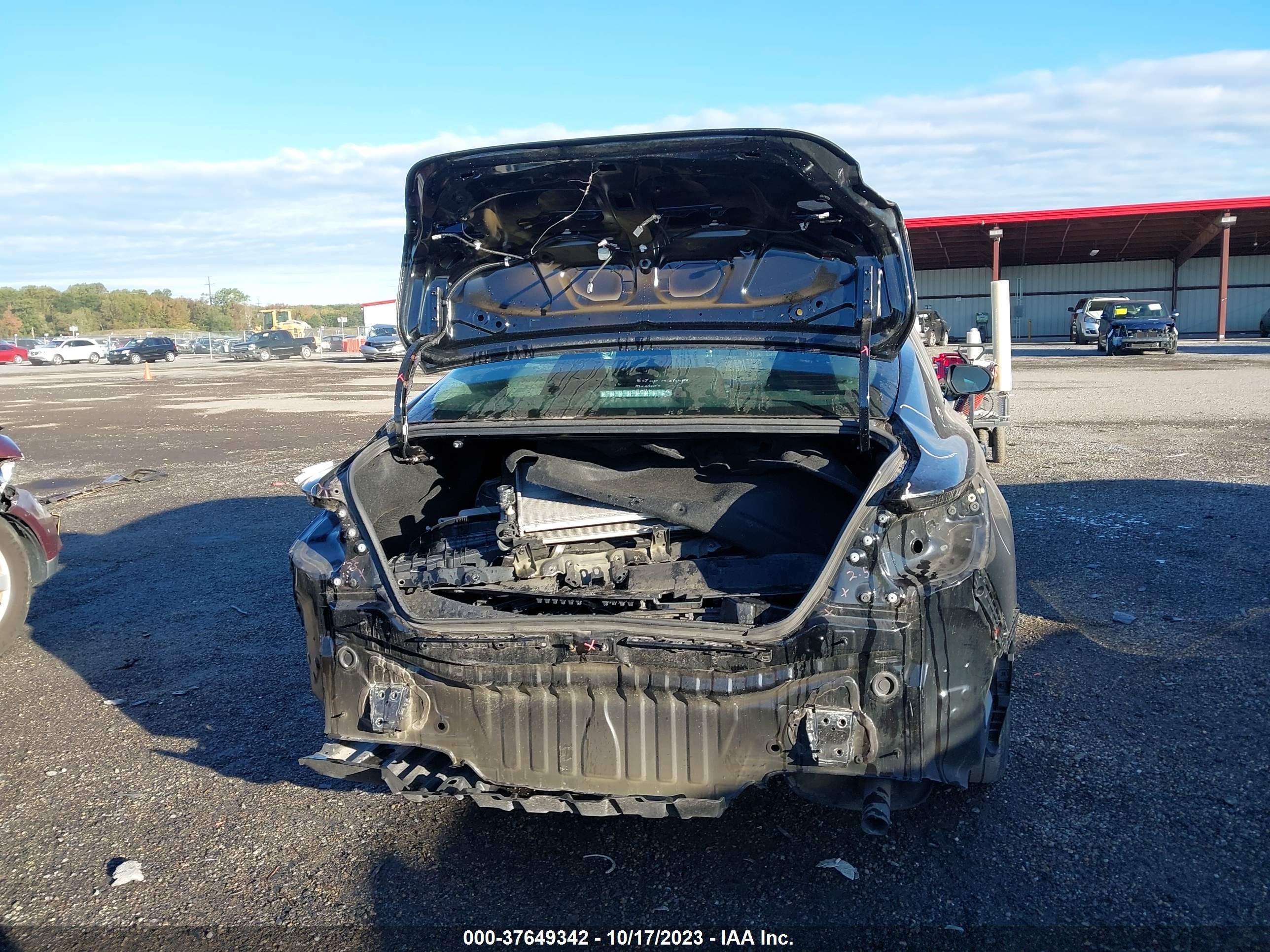 Photo 16 VIN: 4T1B11HK7JU509977 - TOYOTA CAMRY 