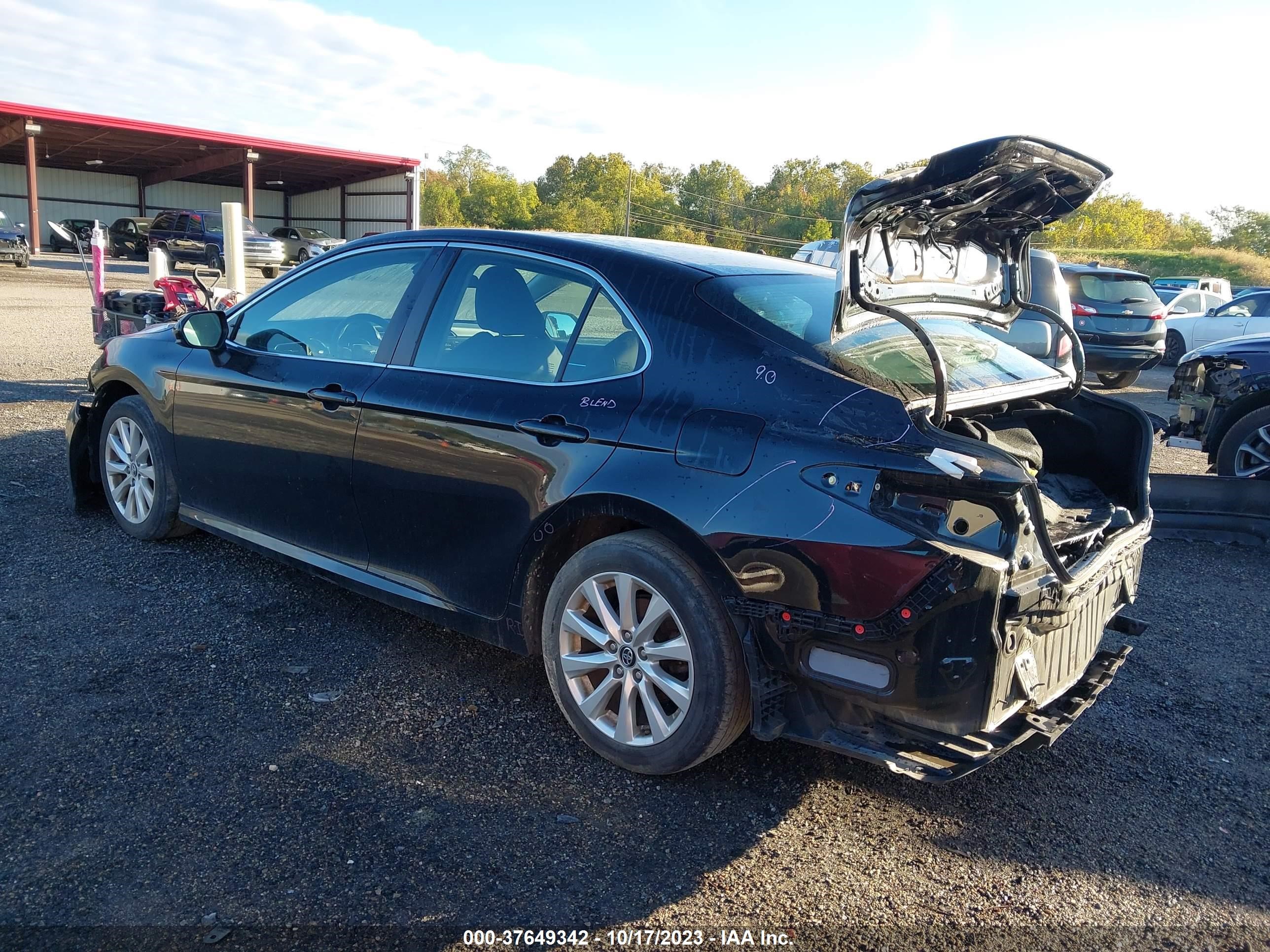 Photo 2 VIN: 4T1B11HK7JU509977 - TOYOTA CAMRY 