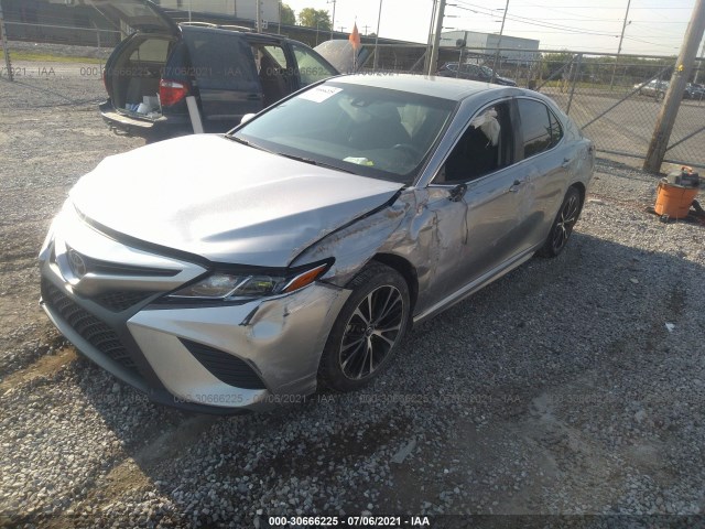 Photo 1 VIN: 4T1B11HK7JU569807 - TOYOTA CAMRY 