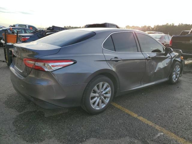 Photo 2 VIN: 4T1B11HK7JU586333 - TOYOTA CAMRY 