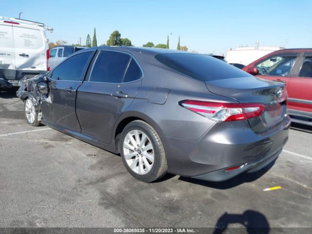 Photo 2 VIN: 4T1B11HK7JU592889 - TOYOTA CAMRY 