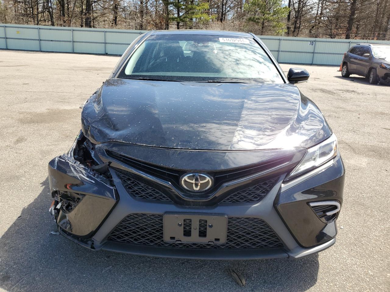 Photo 4 VIN: 4T1B11HK7JU614888 - TOYOTA CAMRY 