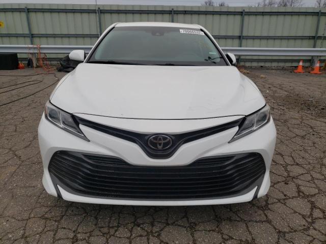 Photo 4 VIN: 4T1B11HK7JU620982 - TOYOTA CAMRY L 