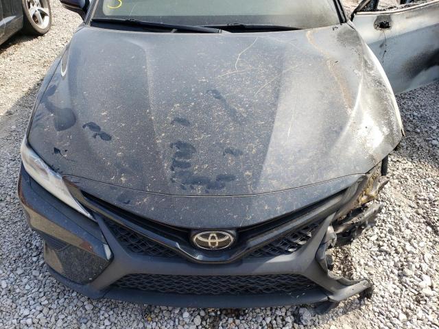 Photo 10 VIN: 4T1B11HK7JU630945 - TOYOTA CAMRY 