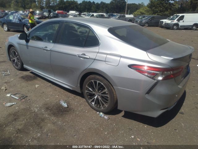 Photo 2 VIN: 4T1B11HK7JU669647 - TOYOTA CAMRY 