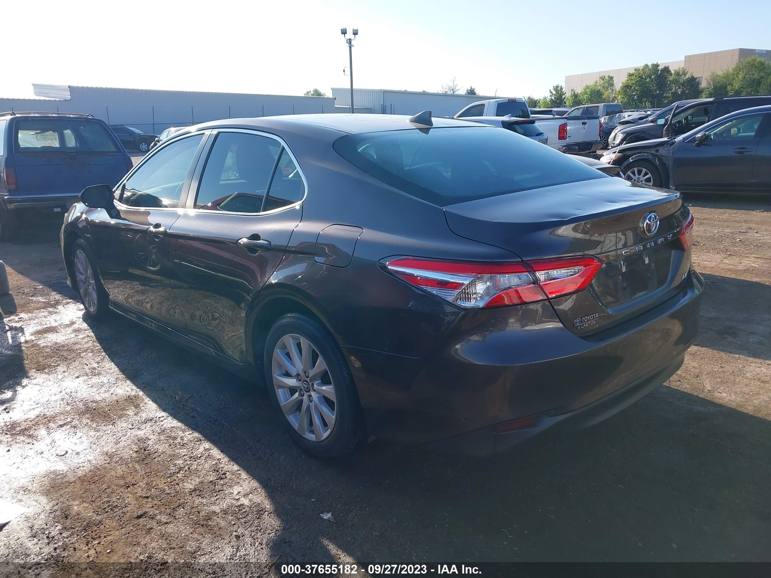 Photo 2 VIN: 4T1B11HK7KU689270 - TOYOTA CAMRY 