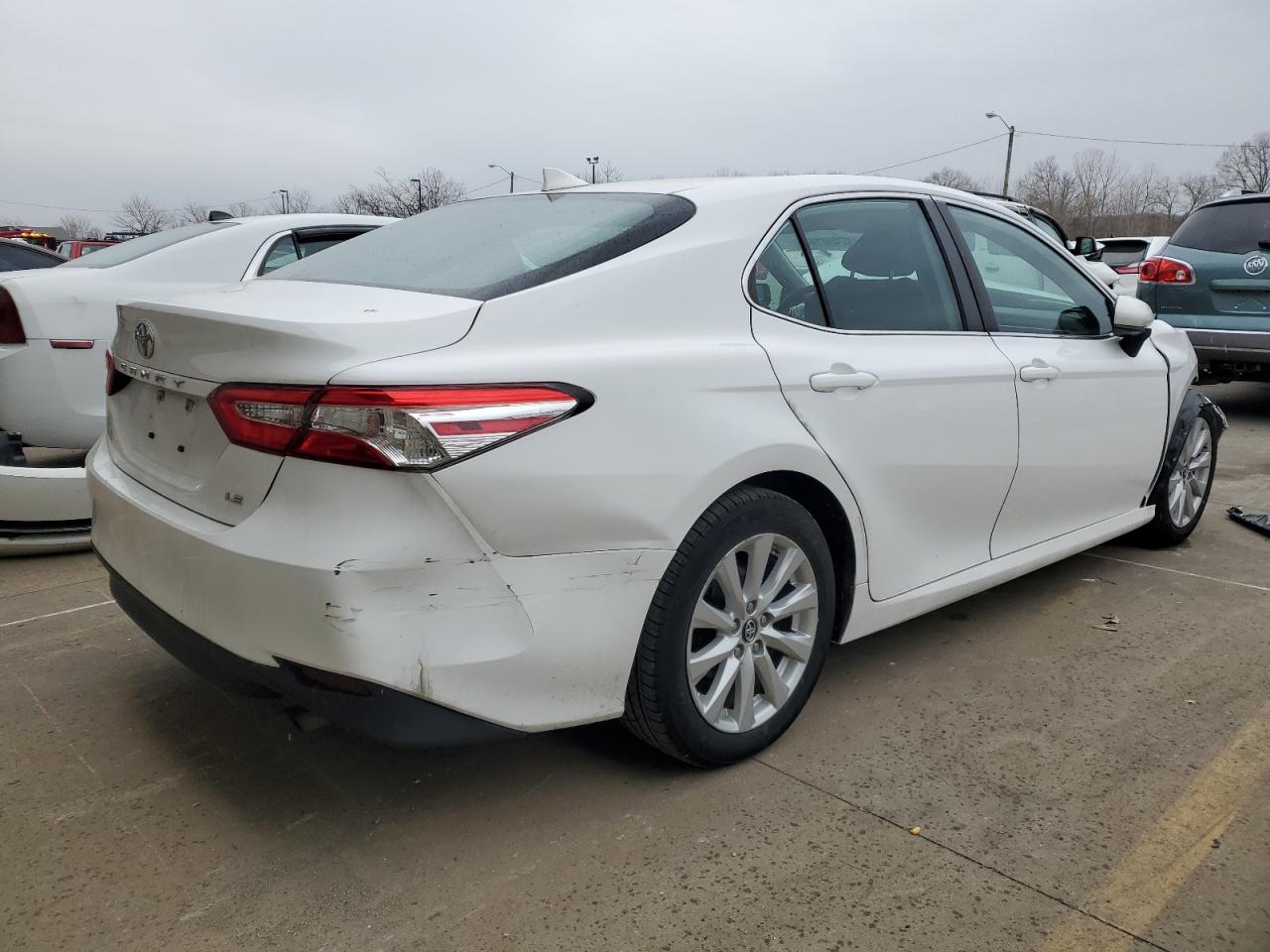 Photo 2 VIN: 4T1B11HK7KU759740 - TOYOTA CAMRY 