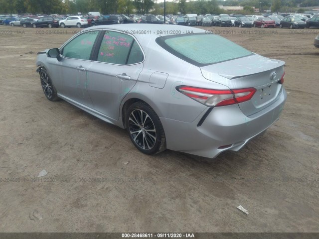 Photo 2 VIN: 4T1B11HK8JU028135 - TOYOTA CAMRY 