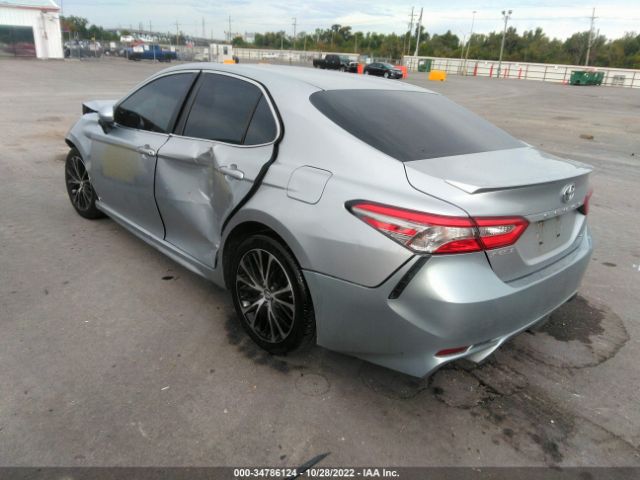 Photo 2 VIN: 4T1B11HK8JU028782 - TOYOTA CAMRY 