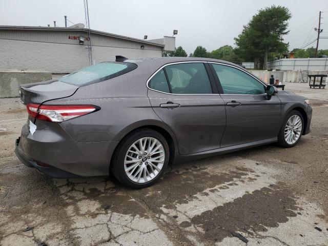 Photo 2 VIN: 4T1B11HK8JU037627 - TOYOTA CAMRY L 