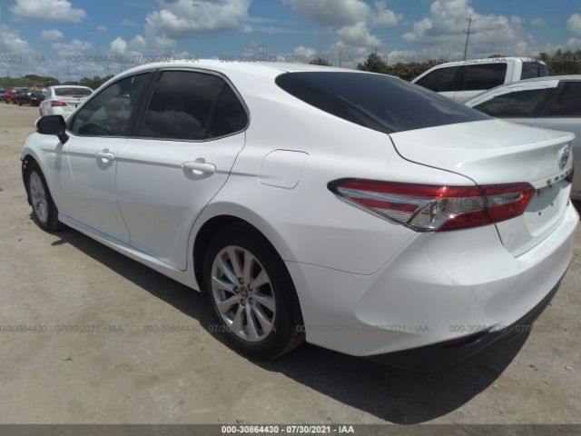 Photo 2 VIN: 4T1B11HK8JU041810 - TOYOTA CAMRY 