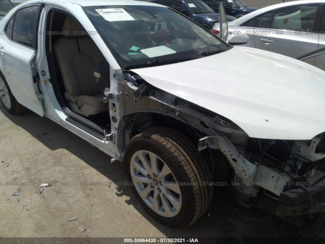 Photo 5 VIN: 4T1B11HK8JU041810 - TOYOTA CAMRY 