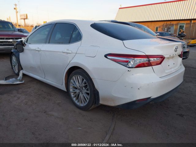 Photo 2 VIN: 4T1B11HK8JU043931 - TOYOTA CAMRY 