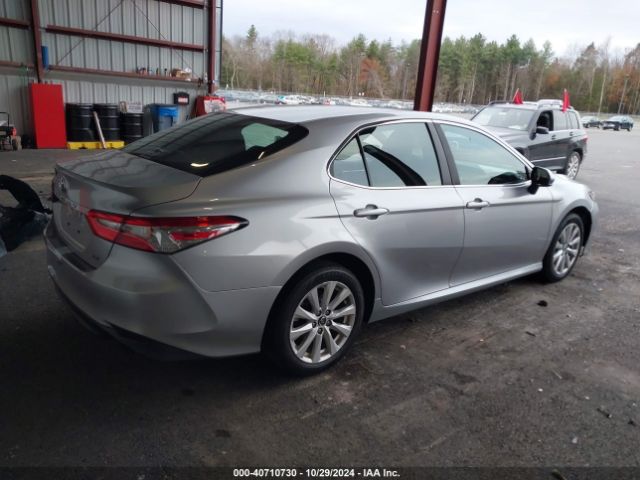 Photo 3 VIN: 4T1B11HK8JU049115 - TOYOTA CAMRY 