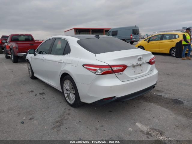 Photo 2 VIN: 4T1B11HK8JU049924 - TOYOTA CAMRY 