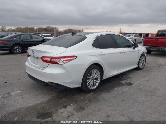 Photo 3 VIN: 4T1B11HK8JU049924 - TOYOTA CAMRY 