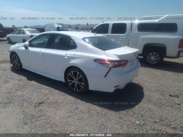 Photo 2 VIN: 4T1B11HK8JU055268 - TOYOTA CAMRY 