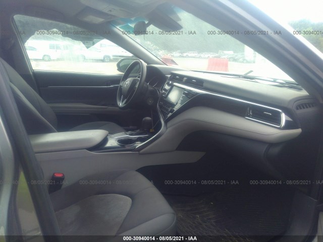 Photo 4 VIN: 4T1B11HK8JU065718 - TOYOTA CAMRY 