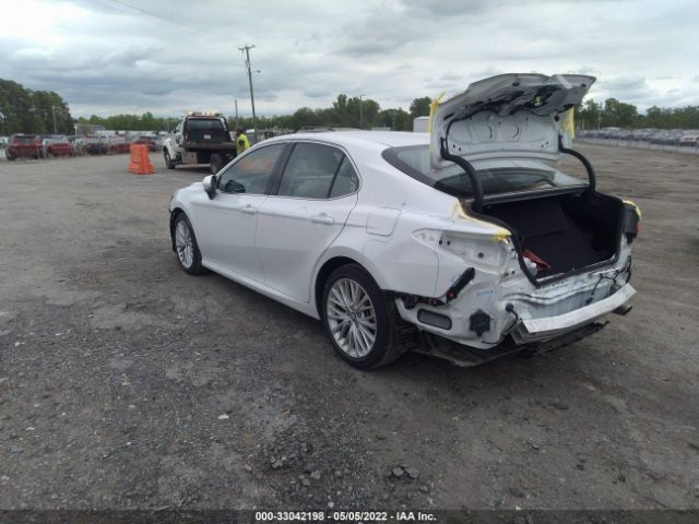 Photo 2 VIN: 4T1B11HK8JU088643 - TOYOTA CAMRY 