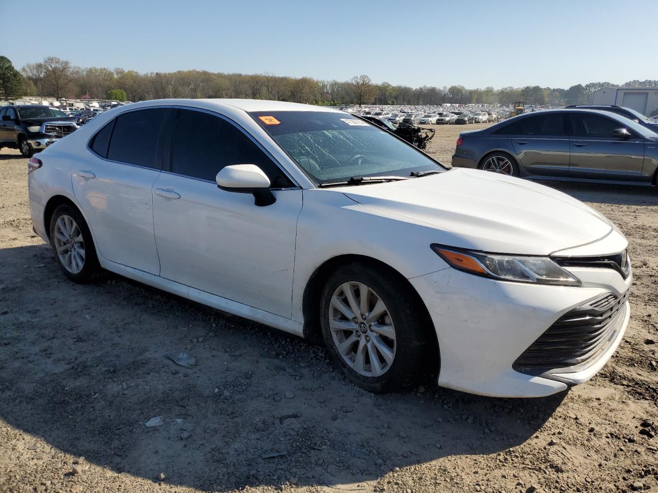 Photo 3 VIN: 4T1B11HK8JU103898 - TOYOTA CAMRY 